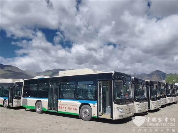 首批國(guó)六客車交付！福田歐輝客車助力拉薩綠色交通品質(zhì)升級(jí)(圖1)